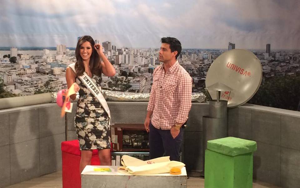 La Miss Universo Paulina Vega se divirtió jugando en En Contacto