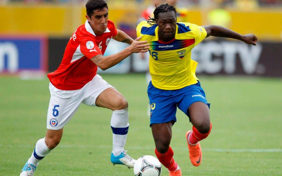 Chile y Ecuador juegan con misión compartida de abrochar pase a Brasil 2014
