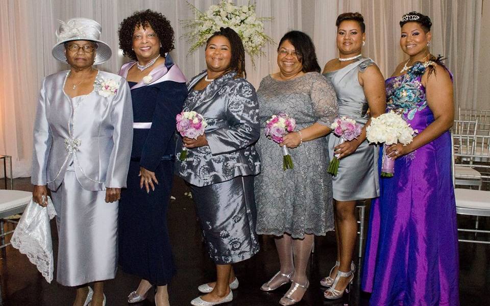 Una mujer se casa consigo misma en EE.UU. al cumplir los 40 años sin pareja