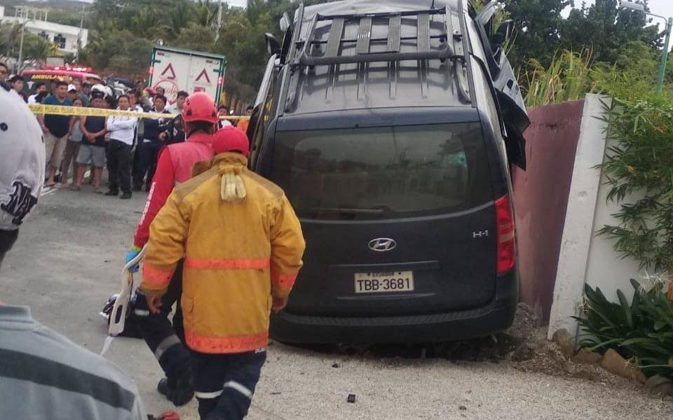 Dos muertos tras choque en Punta Blanca, Santa Elena