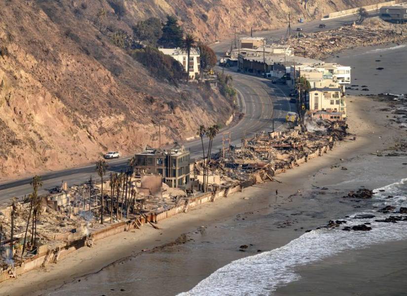 Los incendios en Los Ángeles han arrasado con más de 8 200 hectáreas.