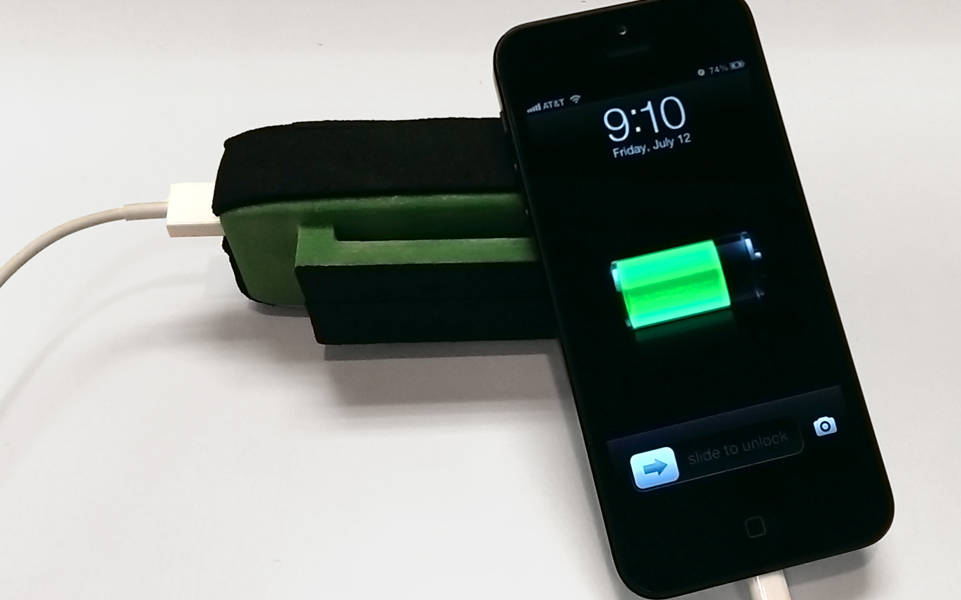 Diseñan una batería de aluminio que carga el móvil en un minuto