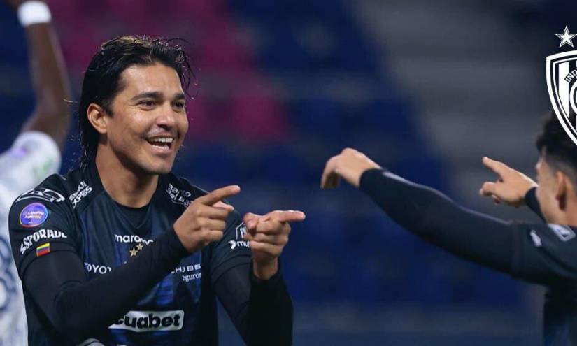 Marcelo Moreno Martins, celebrando el 2-2.
