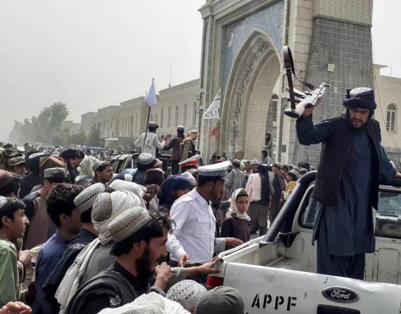 Vista de una patrulla de los talibanes, este domingo en la ciudad de Kandahar.