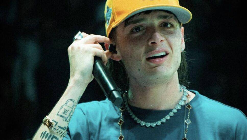 ¡Peso Pluma parece otro!: el cantante cambia de look y las redes se encienden