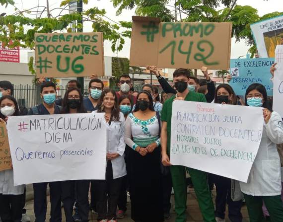 Estudiantes de la Universidad de Guayaquil denuncian 'represión' policial