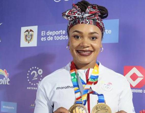 Neisi Dajomes se destacó en los Juegos Bolivarianos consiguiendo doble presea dorada envión y arranque en la categoría de lo 81kg