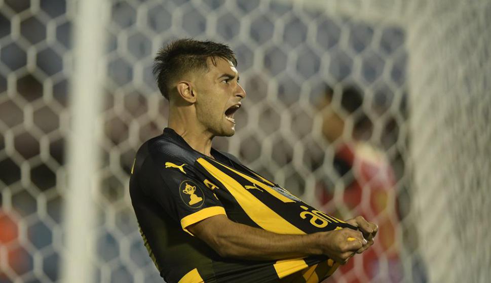 Peñarol sufre la baja de un delantero para enfrentar a Liga