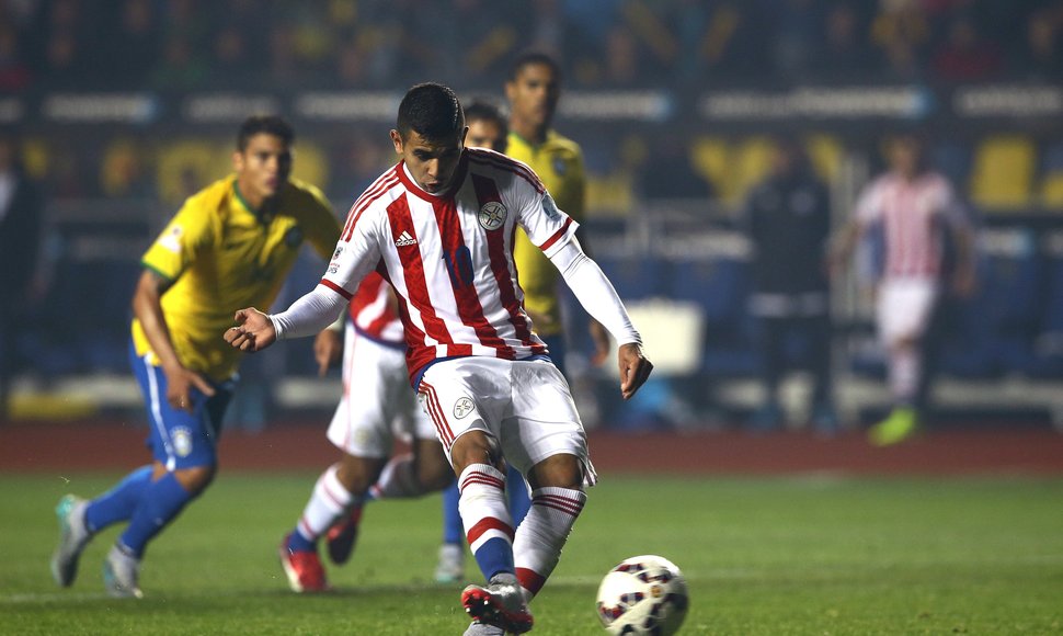 Derlis González de luto por el gol que puso a festejar a Paraguay
