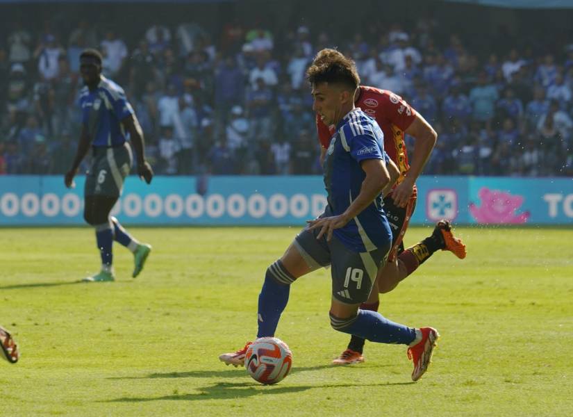 El jugador de Emelec, Juan Pablo Ruiz, contra Deportivo Cuenca por la fecha 24 de la LigaPro