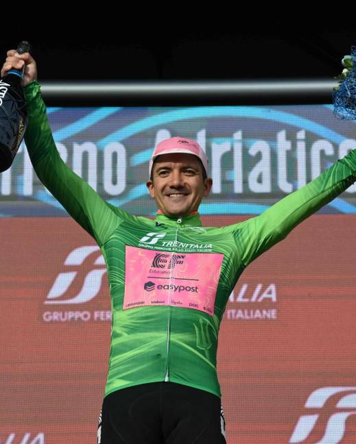 Richard Carapaz, ciclista ecuatoriano, es el nuevo líder de la montaña en el Tirreno Adriático.