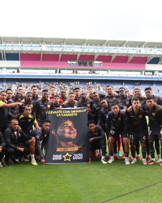 Barcelona SC hizo un emotivo homenaje a Mario Pineida.