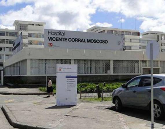 Fachada del hospital Vicente Corral Moscoso, en Cuenca.
