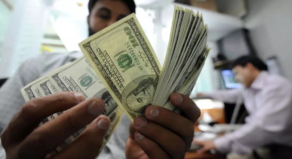 Las remesas de migrantes caerán un 20% en 2020 por la crisis del COVID