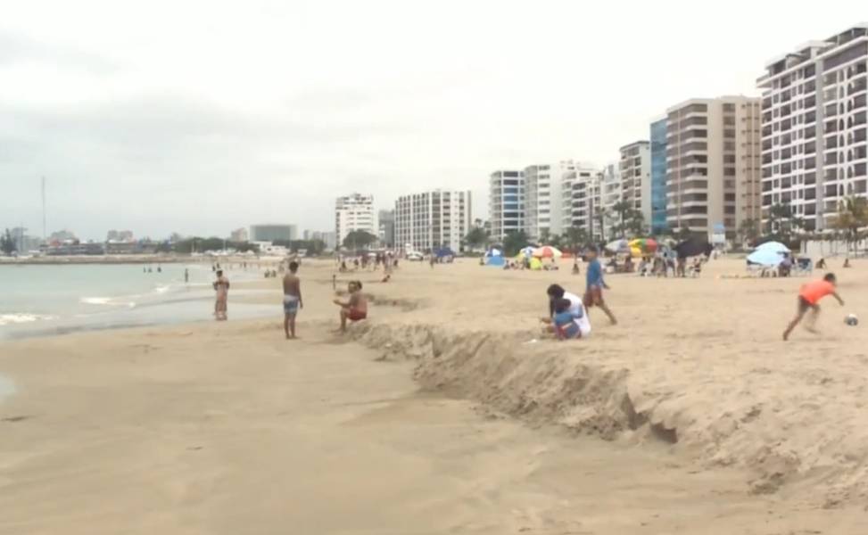 ECU911 monitorea playas con 100 cámaras fijas y 3 drones