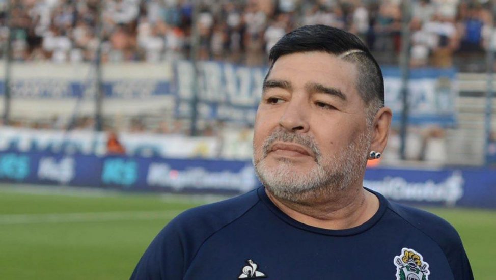 Minuto de silencio por Maradona en todos los campeonatos de fútbol en Ecuador