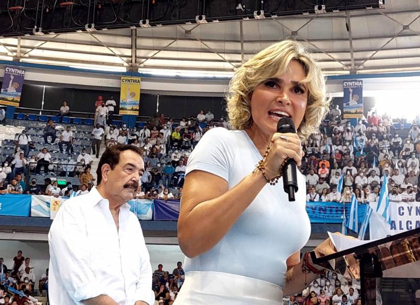 Imagen del 25 de mayo de 2022. El exalcalde de Guayaquil, Jaime Nebot, acompañó a la exalcadesa Cynthia Viteri en un mitin político en el coliseo Voltaire Paladines Polo.