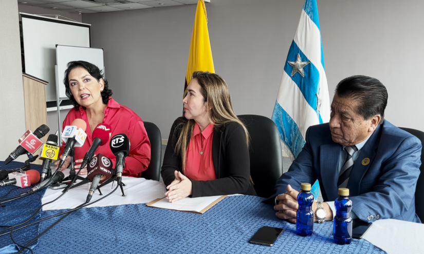 María Josefa Coronel, directora del Consejo de la Judicatura en Guayas; Fabiola Gallardo, presidenta de la Corte Provincial de Justicia del Guayas; y Lorenzo Calvas, gobernador del Guayas.