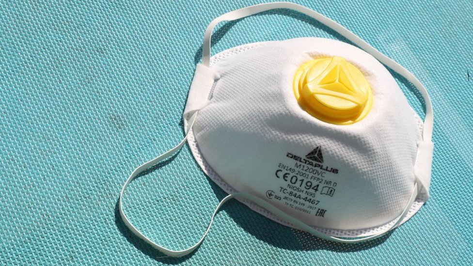 OMS recomienda no usar mascarillas con válvula para protegerse de covid-19