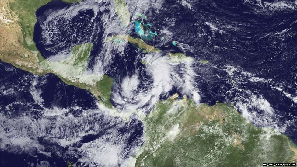 Temen que tormenta tropical frente a Veracruz se convierta en huracán
