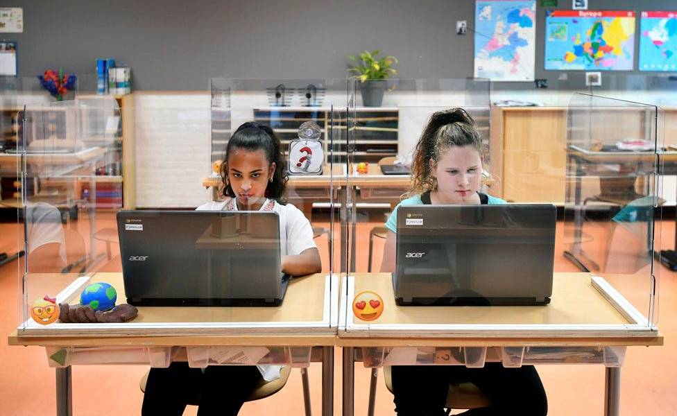 Coronavirus: la nueva era del plexiglass que nace con la pandemia