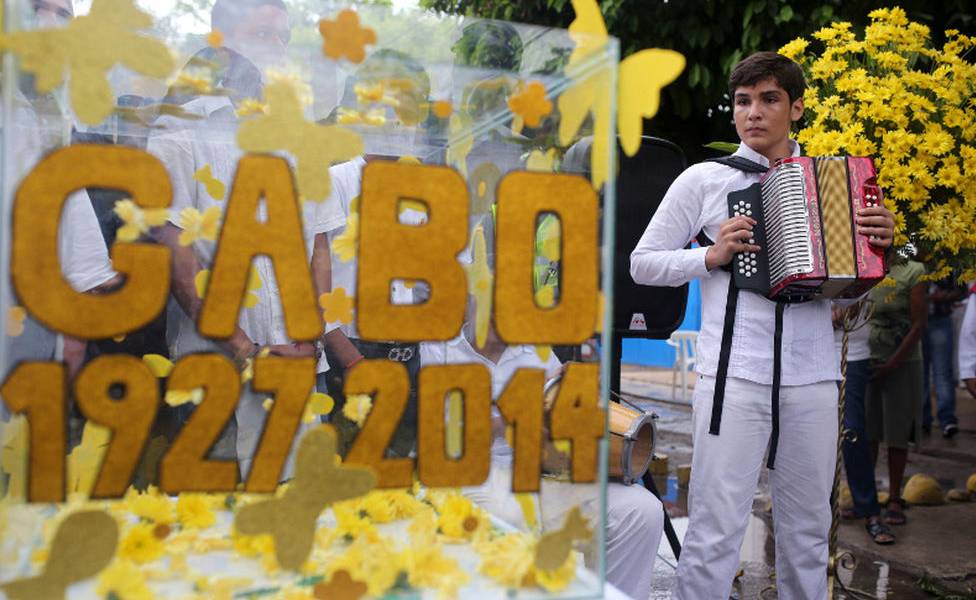 Aracataca despide con vallenatos y flores a Gabo