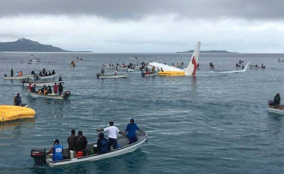 Avión terminó en un lago de Micronesia