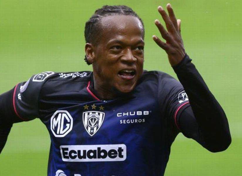 Romario Ibarra está sin equipo.