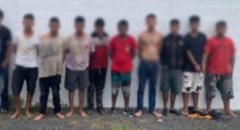 Imagen de la detención de una banda de 14 personas, entre ellas seis adolescentes, que robaban en una hacienda de Daule con armas de fuego, el pasado 23 de noviembre de 2023.