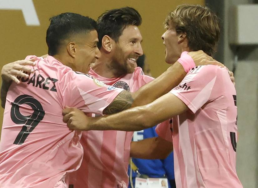 Jugadores del Inter Miami celebran el gol de Lionel Messi contra el Oporto por el Mundial de Clubes