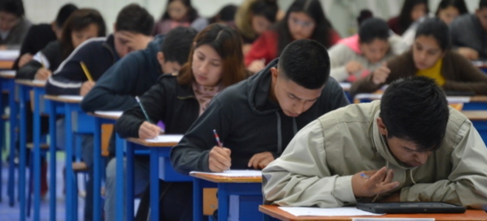 Clases en escuelas, colegios y centros superiores se reanudan el lunes