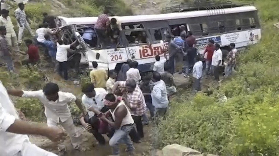 Al menos 50 muertos en India por un accidente de bus