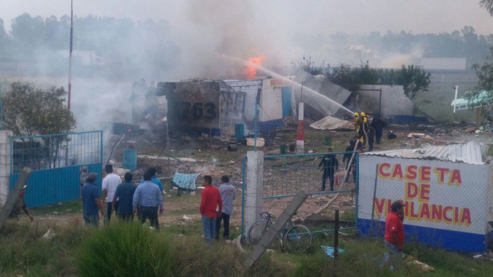 12 muertos tras explosión de pirotecnia en México