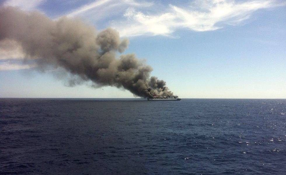 Un incendio obliga a evacuar un ferry en alta mar en España