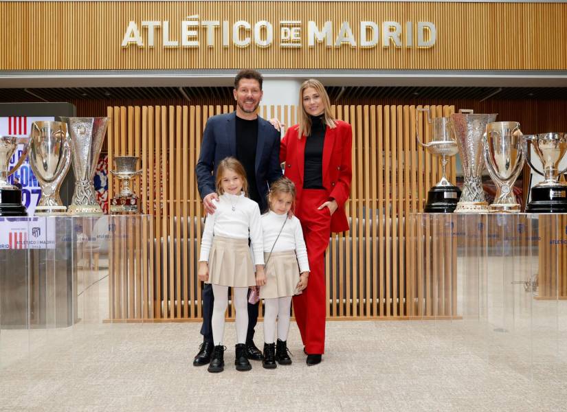 Diego Pablo Simeone con su familia en la renovación