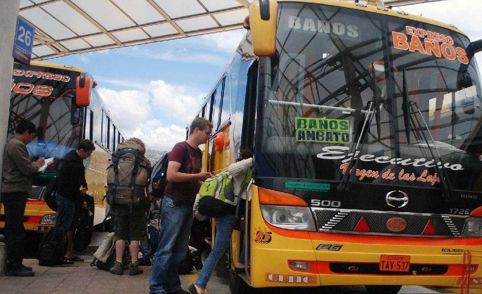 Anuncian paralización de buses por medidas