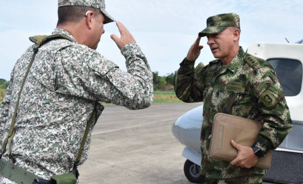 Suspenden a número dos del Ejército colombiano