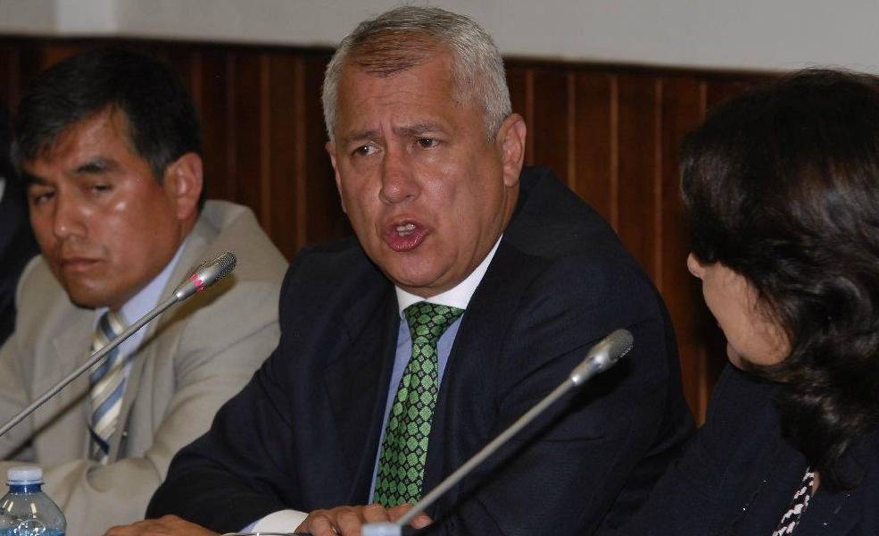 Presidente Correa concede indulto a expresidente del Banco Cofiec