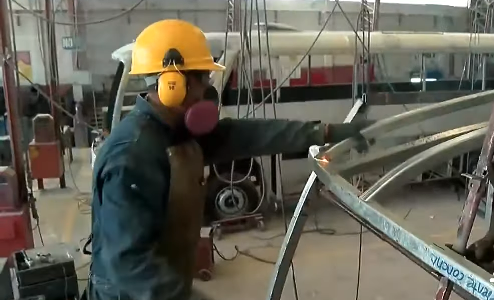 Los parques industriales de Cuenca ya experimentan apagones tras orden del Cenace