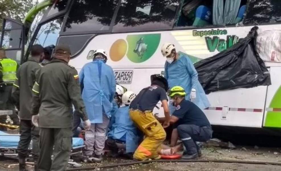 Accidente de autobús en Colombia que repatriaba venezolanos deja 2 muertos
