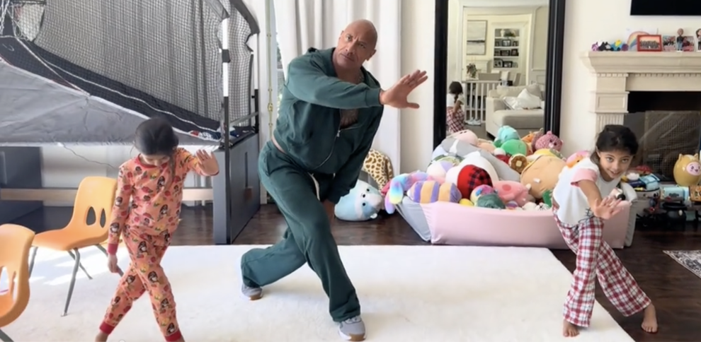 El baile viral de La Roca junto a sus hijas que se viralizó en TikTok: Es como entrenando a papá