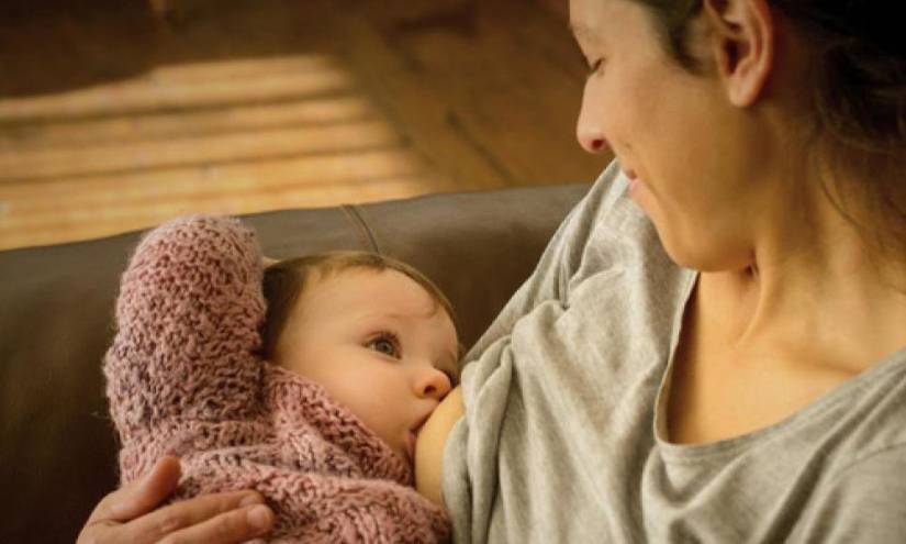 Madre en lactansia en una imagen de archivo.