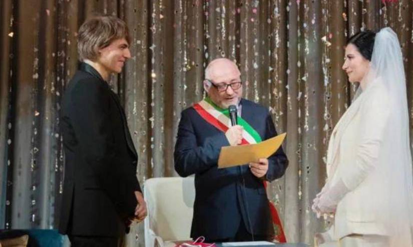 Laura Pausini y Paolo Carta en la ceremonia nupcial.