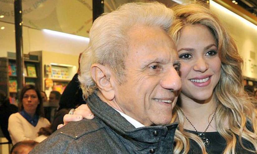 Shakira junto a su padre, William Maberak, quien sufrió un aparatosos accidente en Barcelona, España en el año de 2022 en una imagen de archivo.