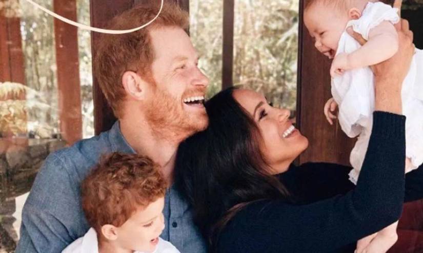 Harry y Meghan junto a sus hijos en una imagen de archivo.