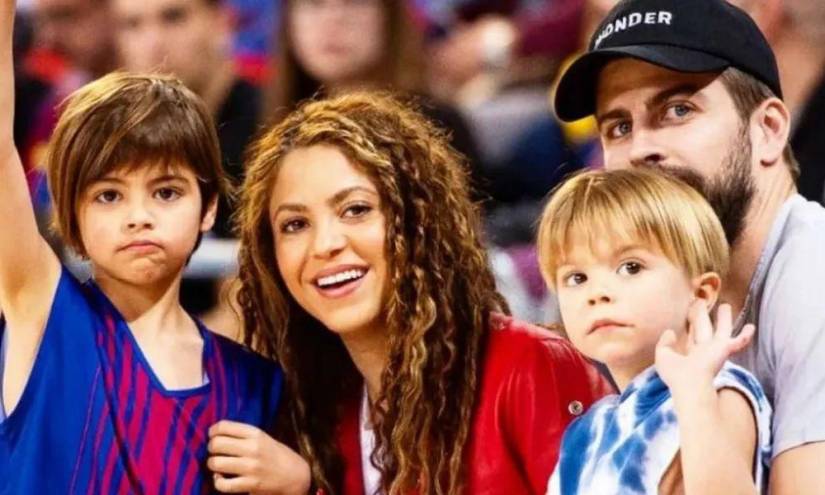 Shakira y Piqué junto a sus hijos en una imagen de archivo.