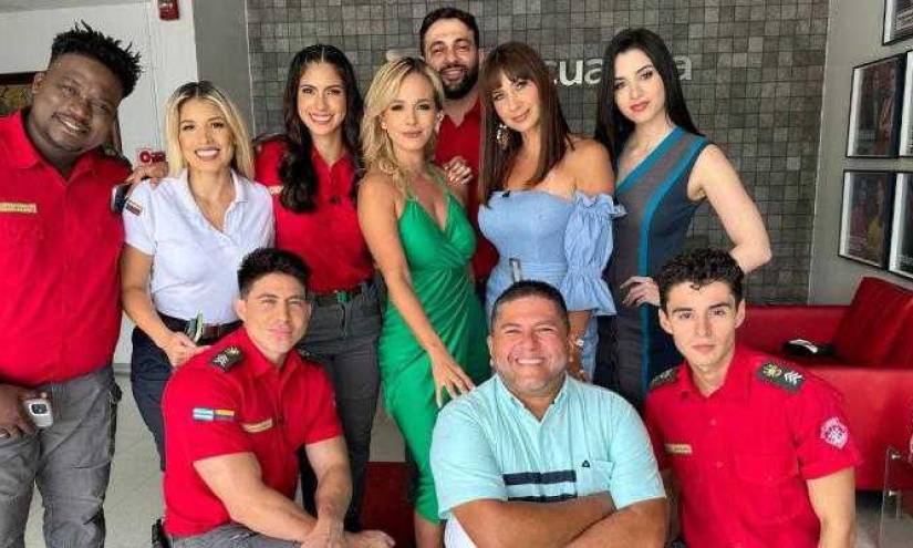 Parte del elenco de Compañía 593