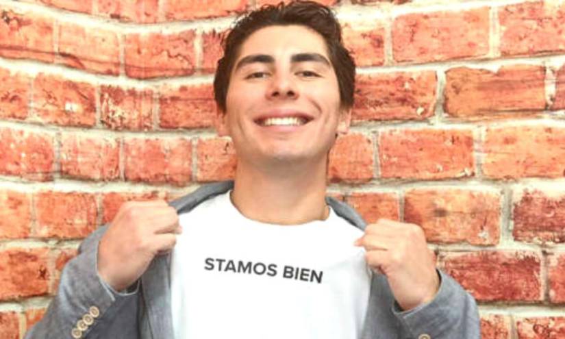 Lorenzo luciendo una camiseta de su marca 'Stamos Bien'.