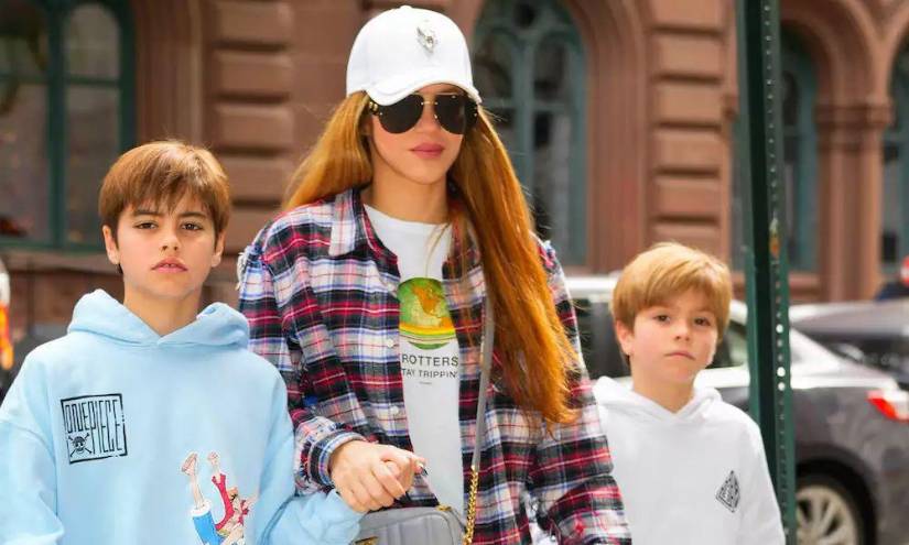 Shakira junto a sus hijos, Sasha y Milan, en una imagen de archivo.