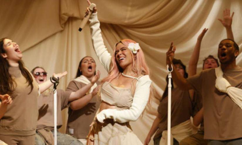 Karol G en su show musical de SNL en una imagen de archivo.